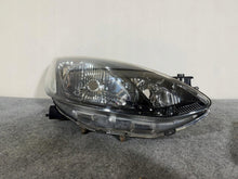 Laden Sie das Bild in den Galerie-Viewer, Frontscheinwerfer Mazda II D651-51030 Rechts Scheinwerfer Headlight SCH8303199187nz