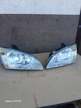 Laden Sie das Bild in den Galerie-Viewer, Frontscheinwerfer Ford Focus I Ein Satz Scheinwerfer Headlight SCH3428619046uv