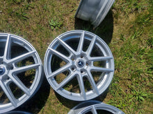 Laden Sie das Bild in den Galerie-Viewer, 4x Alufelge 17 Zoll 7.0" 5x112 41ET Glanz Silber KBA51653 Mercedes-Benz FEL2878193584fw
