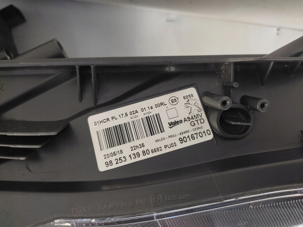 Frontscheinwerfer Peugeot 2008 I 9825313980 Ein Stück (Rechts oder Links)