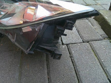 Laden Sie das Bild in den Galerie-Viewer, Frontscheinwerfer Mazda II Hatchback 6 Links Scheinwerfer Headlight