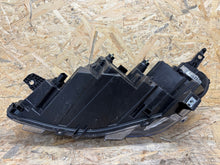 Laden Sie das Bild in den Galerie-Viewer, Frontscheinwerfer Opel Vivaro C 9847209880 Rechts Scheinwerfer Headlight SCH5674504250fk