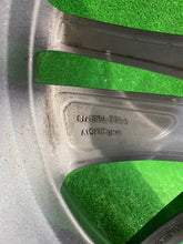 Laden Sie das Bild in den Galerie-Viewer, 1x Alufelge 18 Zoll 8.0&quot; 5x112 44ET 3V0601025F Audi 44 Superb Iii Rim Wheel