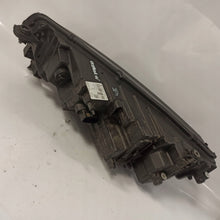 Laden Sie das Bild in den Galerie-Viewer, Frontscheinwerfer Skoda Octavia IV 030111823200 Rechts Scheinwerfer Headlight SCH5070684823pa