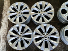 Laden Sie das Bild in den Galerie-Viewer, 4x Alufelge 18 Zoll 8.0" 5x112 44ET Glanz Silber 3V0601025R Skoda Superb I FEL9438108995vs