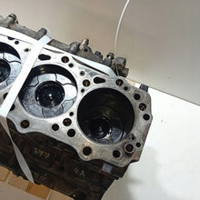 Laden Sie das Bild in den Galerie-Viewer, Motorblock Mitsubishi Pajero IV 4M41U 3.2 DID 145TKm 2007 Diesel Unkomplett MOT2706354784df