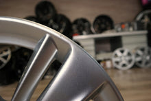 Laden Sie das Bild in den Galerie-Viewer, 1x Alufelge 17 Zoll 7.0&quot; 5x105 42ET Glanz Silber YP00064180 Opel Mokka Rim Wheel