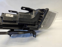 Laden Sie das Bild in den Galerie-Viewer, Frontscheinwerfer Audi Q3 8U0941003M Links Scheinwerfer Headlight
