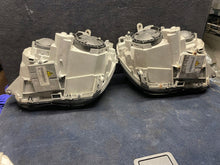 Laden Sie das Bild in den Galerie-Viewer, Frontscheinwerfer Mercedes-Benz W203 A2038203759 Xenon Links Headlight SCH6255250897lj