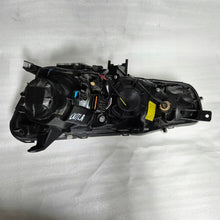 Load image into Gallery viewer, Frontscheinwerfer Mitsubishi Lancer VIII I P8924 FALSE Scheinwerfer Headlight SCH8762444122yt