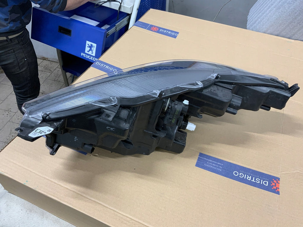 Frontscheinwerfer Toyota Yaris 27583R 27582R LED Rechts Scheinwerfer Headlight SCH8850578121qb