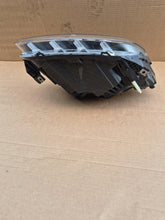 Laden Sie das Bild in den Galerie-Viewer, Frontscheinwerfer Dacia Duster 260602465R LED Links Scheinwerfer Headlight