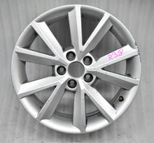 Laden Sie das Bild in den Galerie-Viewer, 1x Alufelge 16 Zoll 7.0&quot; 5x100 46ET Glanz Silber 5JA601025 Skoda Rapid Rim Wheel