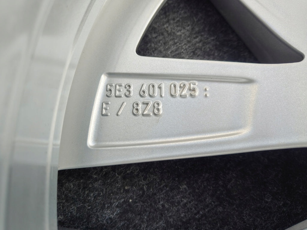 1x Alufelge 17 Zoll 7.0" 5x112 46ET Glanz Silber 5E3601025E Skoda Octavia Iv FEL2857343369em
