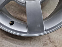 Laden Sie das Bild in den Galerie-Viewer, 1x Alufelge 15 Zoll 5.5" 4x100 46ET Glanz Silber 52910-1G250 Kia Rio Rim Wheel FEL2206294682ru