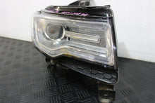 Laden Sie das Bild in den Galerie-Viewer, Frontscheinwerfer Jeep Grand Cherokee Wk2 68144708AG 68144709AG Xenon Ein Satz SCH4559590071kn