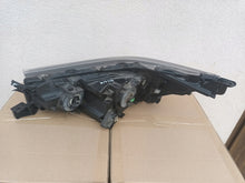 Laden Sie das Bild in den Galerie-Viewer, Frontscheinwerfer Toyota Hilux VIII 81110-0KK60 Rechts Scheinwerfer Headlight SCH1005531594es