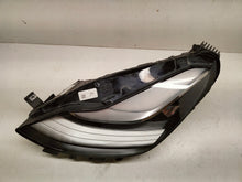 Laden Sie das Bild in den Galerie-Viewer, Frontscheinwerfer Tesla Model 3 1077375-00-C LED Links Scheinwerfer Headlight