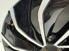 Laden Sie das Bild in den Galerie-Viewer, 1x Alufelge 17 Zoll 7.5" 5x112 51ET Glanz Schwarz 5H0601025 VW Golf Viii FEL1623974557ge