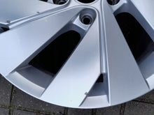 Laden Sie das Bild in den Galerie-Viewer, 1x Alufelge 17 Zoll 7.0" 5x112 51ET 5H0601025C VW Rim Wheel FEL8868345450tg