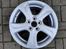 Load image into Gallery viewer, 1x Alufelge 15 Zoll 6.0" 5x114.3 45ET Glanz Silber PW457-0D002 Toyota Yaris FEL4833253772hg