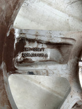 Laden Sie das Bild in den Galerie-Viewer, 1x Alufelge 17 Zoll 6.5&quot; 5x112 39ET 2GM601025A VW T-Cross Rim Wheel