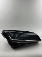 Laden Sie das Bild in den Galerie-Viewer, Frontscheinwerfer Skoda Superb III 3V1941016D 992941571AA LED Rechts Headlight