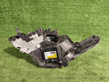Laden Sie das Bild in den Galerie-Viewer, Frontscheinwerfer Toyota Avensis H279HR Rechts Scheinwerfer Headlight SCH1101627817hv
