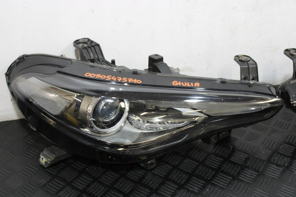 Frontscheinwerfer Alfa Romeo Giulia 50547571 50547582 Ein Satz Headlight SCH9120474849be