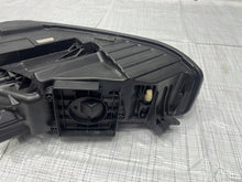 Laden Sie das Bild in den Galerie-Viewer, Frontscheinwerfer Ford Focus NX7B-13E014-CD Full LED Rechts Headlight SCH9070432847lt