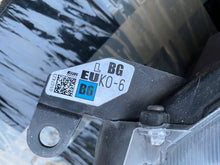 Load image into Gallery viewer, Frontscheinwerfer Toyota Yaris Links Scheinwerfer Headlight