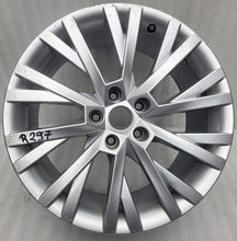 Laden Sie das Bild in den Galerie-Viewer, 1x Alufelge 18 Zoll 8.0&quot; 5x112 44ET 3V0601025AN Skoda Superb Iii Rim Wheel