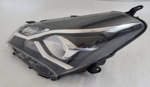 Laden Sie das Bild in den Galerie-Viewer, Frontscheinwerfer Toyota Yaris Links Scheinwerfer Headlight