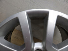 Laden Sie das Bild in den Galerie-Viewer, 1x Alufelge 17 Zoll 7.0&quot; 5x112 45ET Glanz Silber 5L0601025H Skoda Yeti Rim Wheel