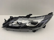 Laden Sie das Bild in den Galerie-Viewer, Frontscheinwerfer Mitsubishi Eclipse Cross 8301D681 LED Links Headlight