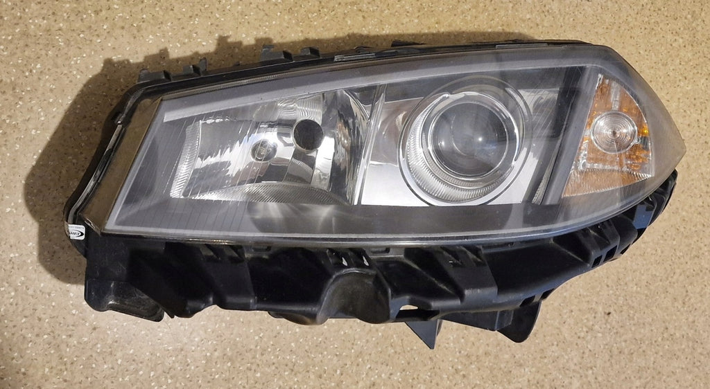 Frontscheinwerfer Renault Megane II 8200073224H Xenon Links Headlight SCH8419111620oo