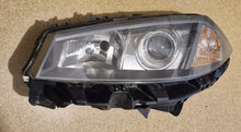 Laden Sie das Bild in den Galerie-Viewer, Frontscheinwerfer Renault Megane II 8200073224H Xenon Links Headlight SCH8419111620oo