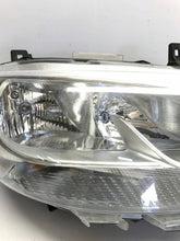 Laden Sie das Bild in den Galerie-Viewer, Frontscheinwerfer Mercedes-Benz Sprinter A9109060100 Rechts Headlight