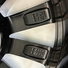 Laden Sie das Bild in den Galerie-Viewer, 1x Alufelge 17 Zoll 7.0&quot; 5x100 46ET Glanz Schwarz 5JJ601025 Skoda Rim Wheel