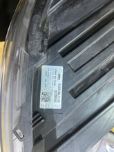 Laden Sie das Bild in den Galerie-Viewer, Frontscheinwerfer Mercedes-Benz Sprinter A9109060100 Rechts Headlight