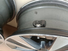 Load image into Gallery viewer, 1x Alufelge 17 Zoll 6.5&quot; 5x114.3 45ET 40300-BR07 Nissan Rim Wheel