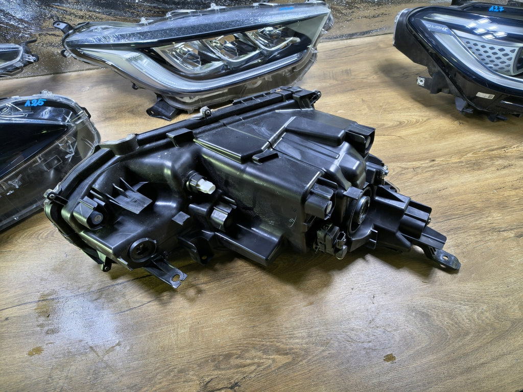 Frontscheinwerfer Toyota Yaris Cross OD-310 Links Scheinwerfer Headlight SCH8350993136rs