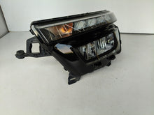 Laden Sie das Bild in den Galerie-Viewer, Frontscheinwerfer Skoda Kamiq 658941015 LED Ein Stück (Rechts oder Links) SCH8937221743cq