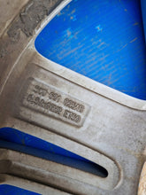 Laden Sie das Bild in den Galerie-Viewer, 1x Alufelge 16 Zoll 6.5" 5x112 50ET Glanz Silber 5C0601025AB VW Jetta Rim Wheel FEL6638365126rh