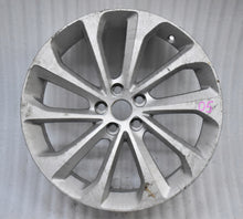 Laden Sie das Bild in den Galerie-Viewer, 1x Alufelge 19 Zoll 7.5&quot; 5x108 44 5ET Matt Silber LX7M-1007-CA Jaguar Xe Xf