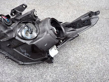 Laden Sie das Bild in den Galerie-Viewer, Frontscheinwerfer Toyota Avensis Rechts Scheinwerfer Headlight SCH1555289193wc