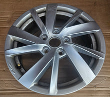 Load image into Gallery viewer, 1x Alufelge 16 Zoll 6.0" 5x112 43ET Glanz Silber 2GA071496B VW T Roc T-Roc FEL7612876466bp