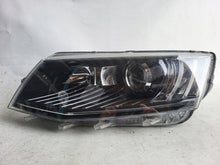 Load image into Gallery viewer, Frontscheinwerfer Skoda Octavia III 5E1941015B Xenon Links Headlight SCH4243759577cr