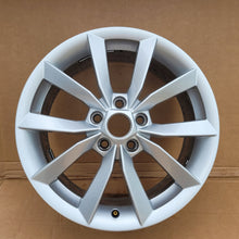 Laden Sie das Bild in den Galerie-Viewer, 1x Alufelge 17 Zoll 7.0" 5x112 5L0601025K Skoda Yeti Rim Wheel FEL8759873990ks