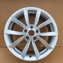 Load image into Gallery viewer, 1x Alufelge 17 Zoll 7.0" 5x112 5L0601025K Skoda Yeti Rim Wheel FEL8759873990ks